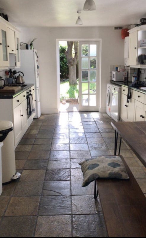 Room Derwent Grove in Greater London