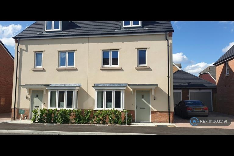 House Century Lane in Slough