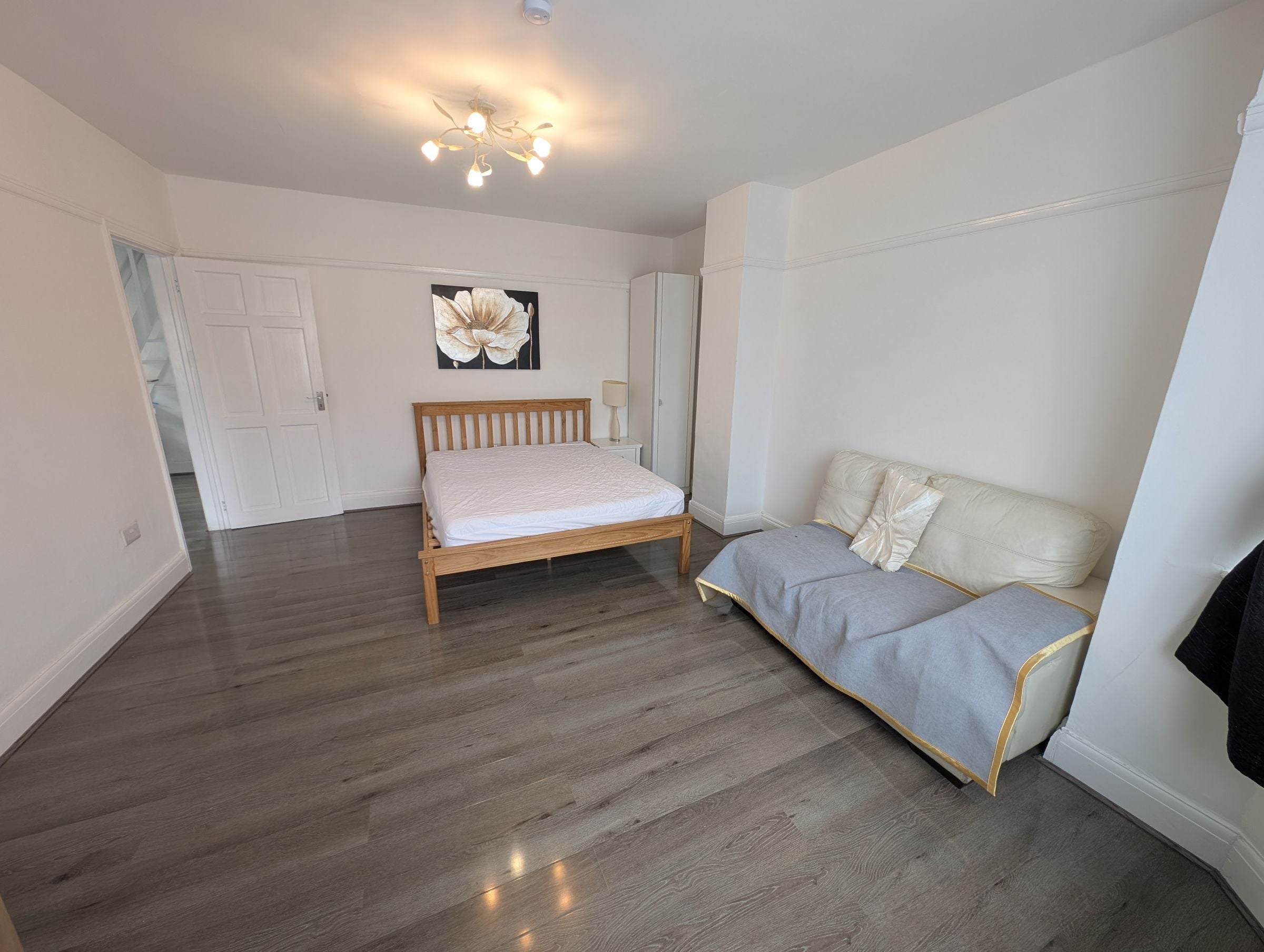 Room Oldbury Court Road in Bristol