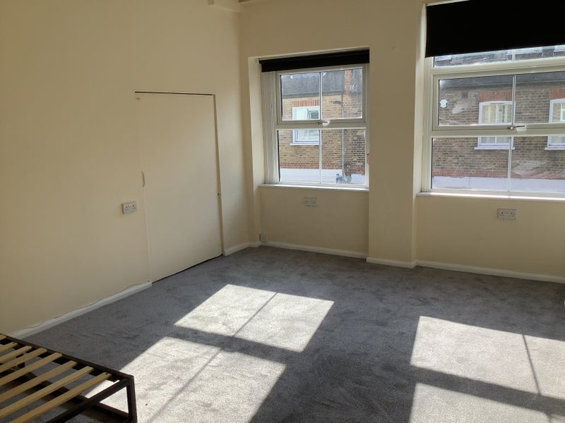 Room Rosemont Road in Greater London