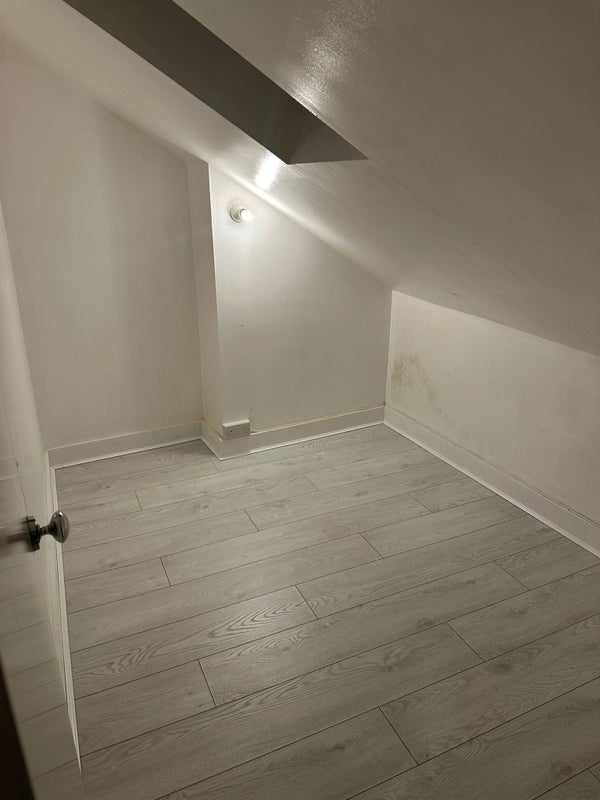Room Spencer Road in Greater London