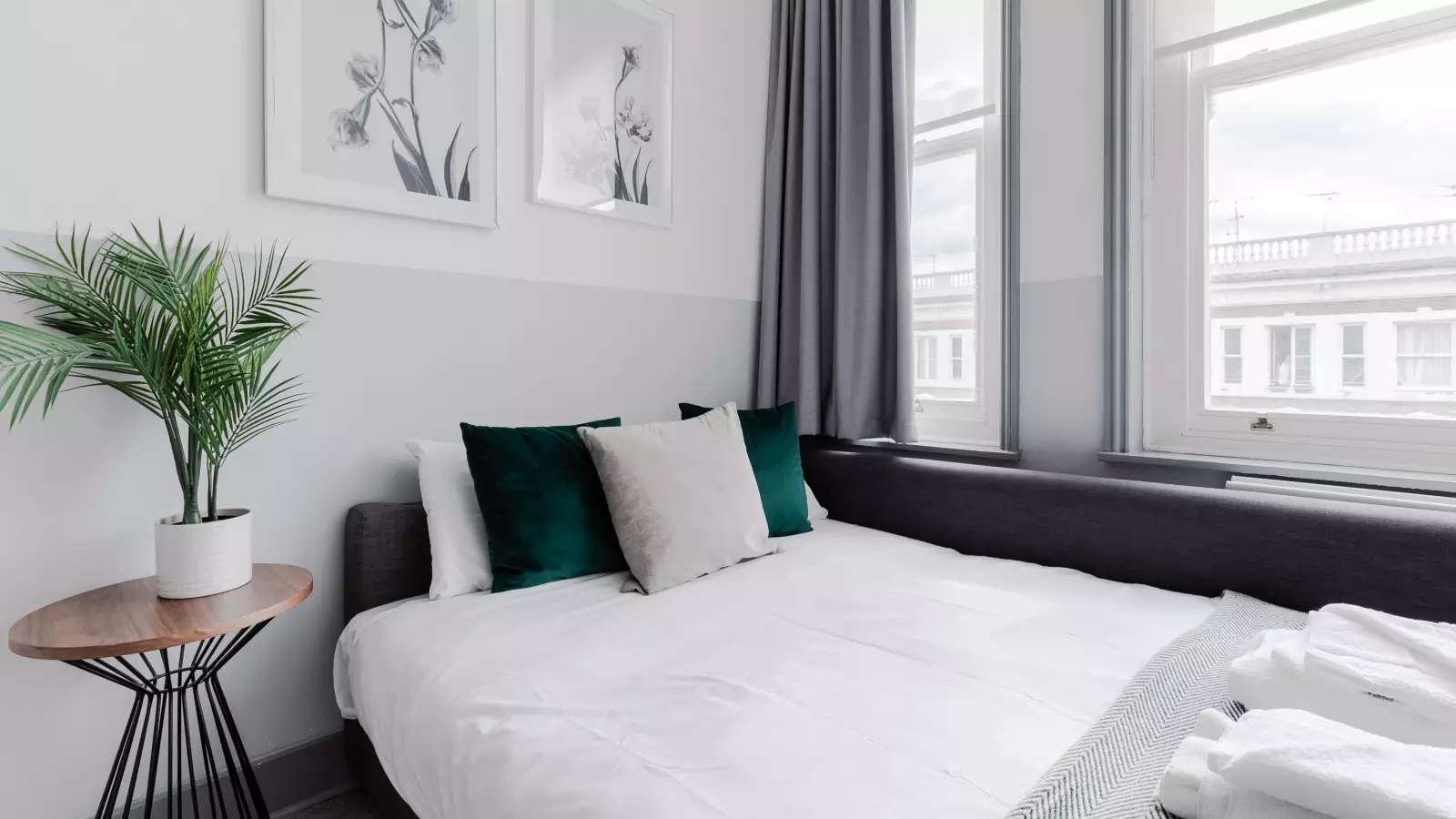 Flat Nevern Road in Greater London