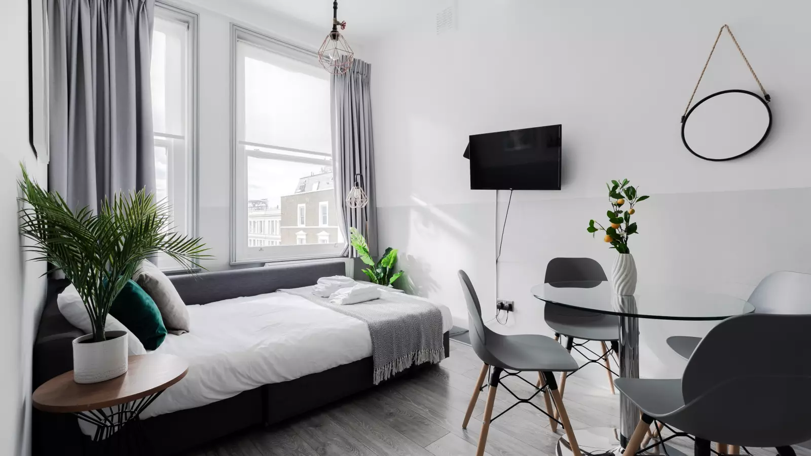 Flat Nevern Road in Greater London