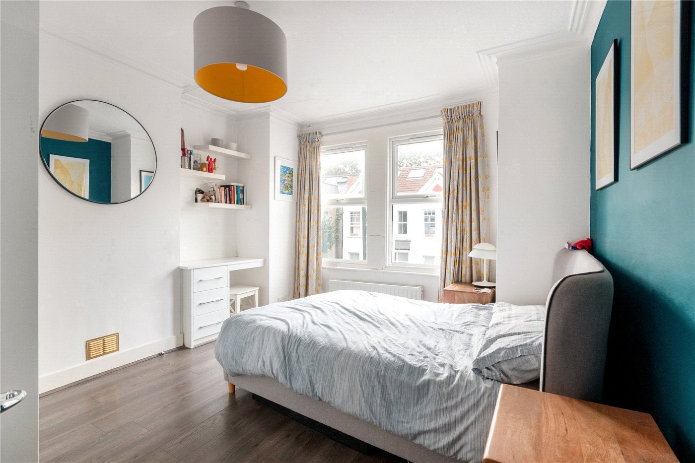 Flat West Gardens in Greater London