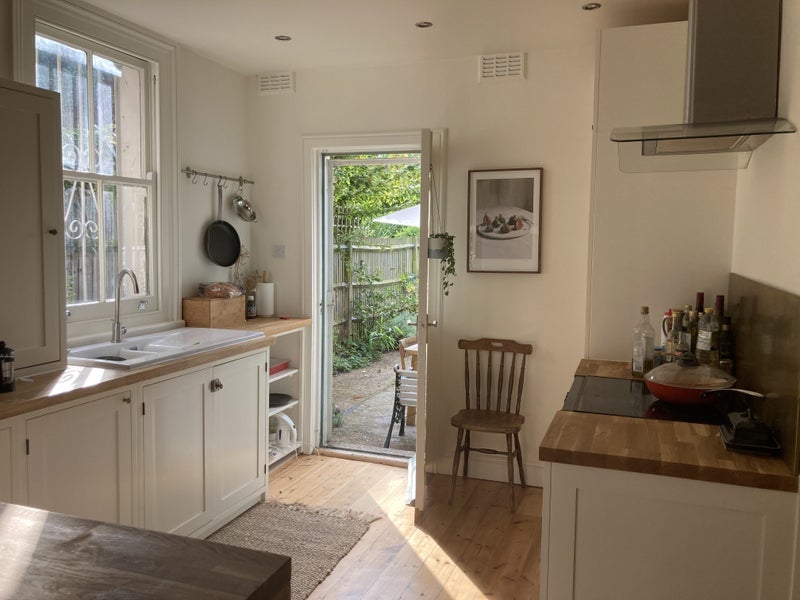 Room Waller Road in Greater London