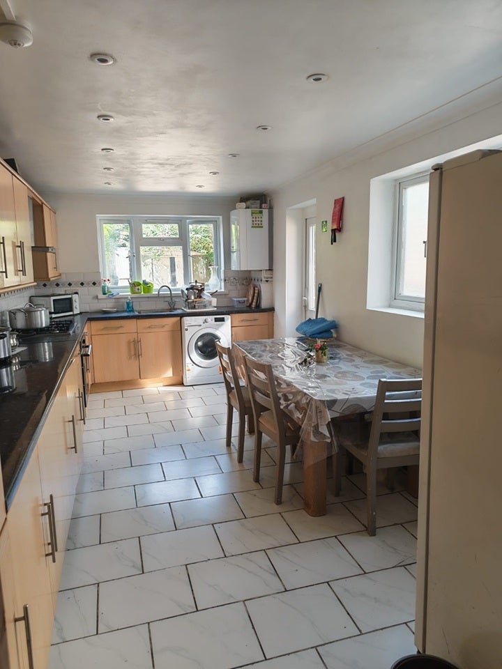 Room Clifden Road in Greater London