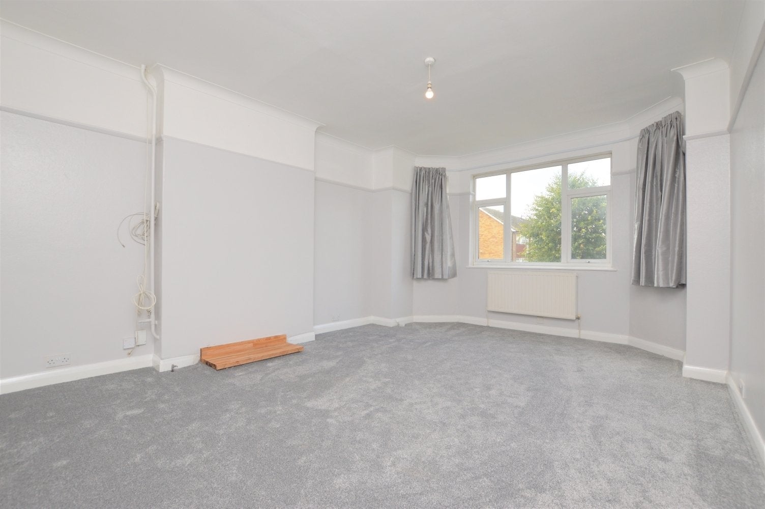 Flat Rose Way in Greater London