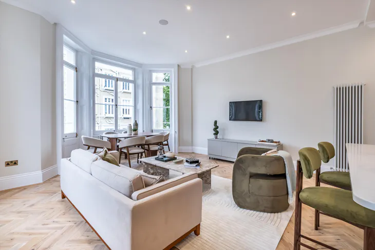 Flat Courtfield Gardens in Greater London