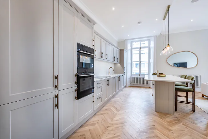 Flat Courtfield Gardens in Greater London
