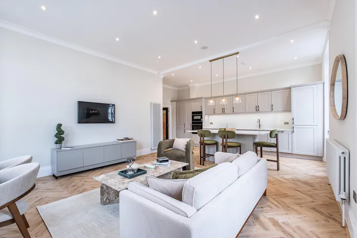 Flat Courtfield Gardens in Greater London