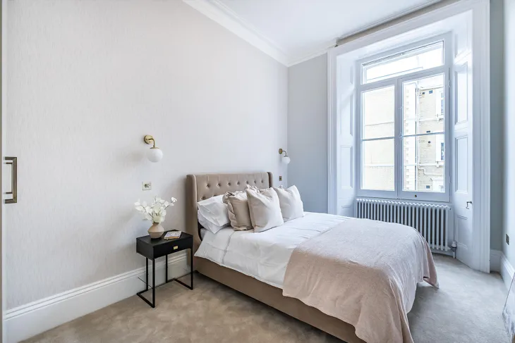 Flat Courtfield Gardens in Greater London