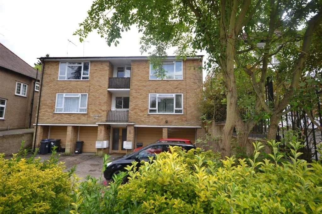 Flat Somerset Road in Greater London