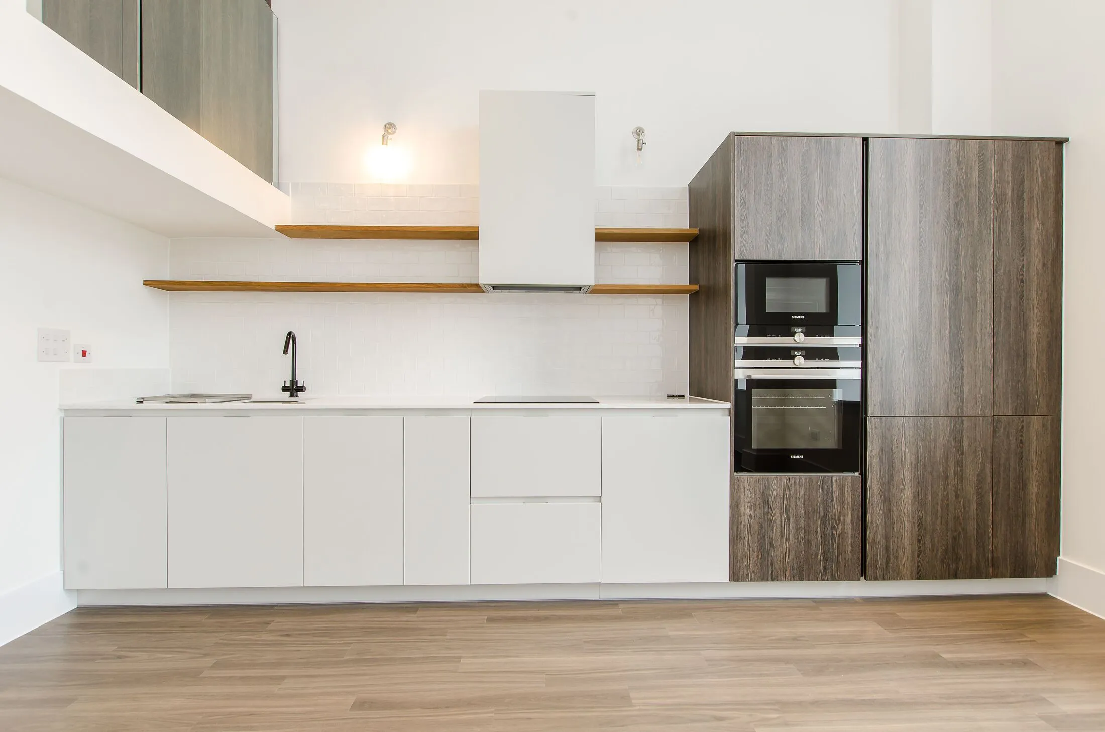 Flat Goldsmiths' Row in Greater London