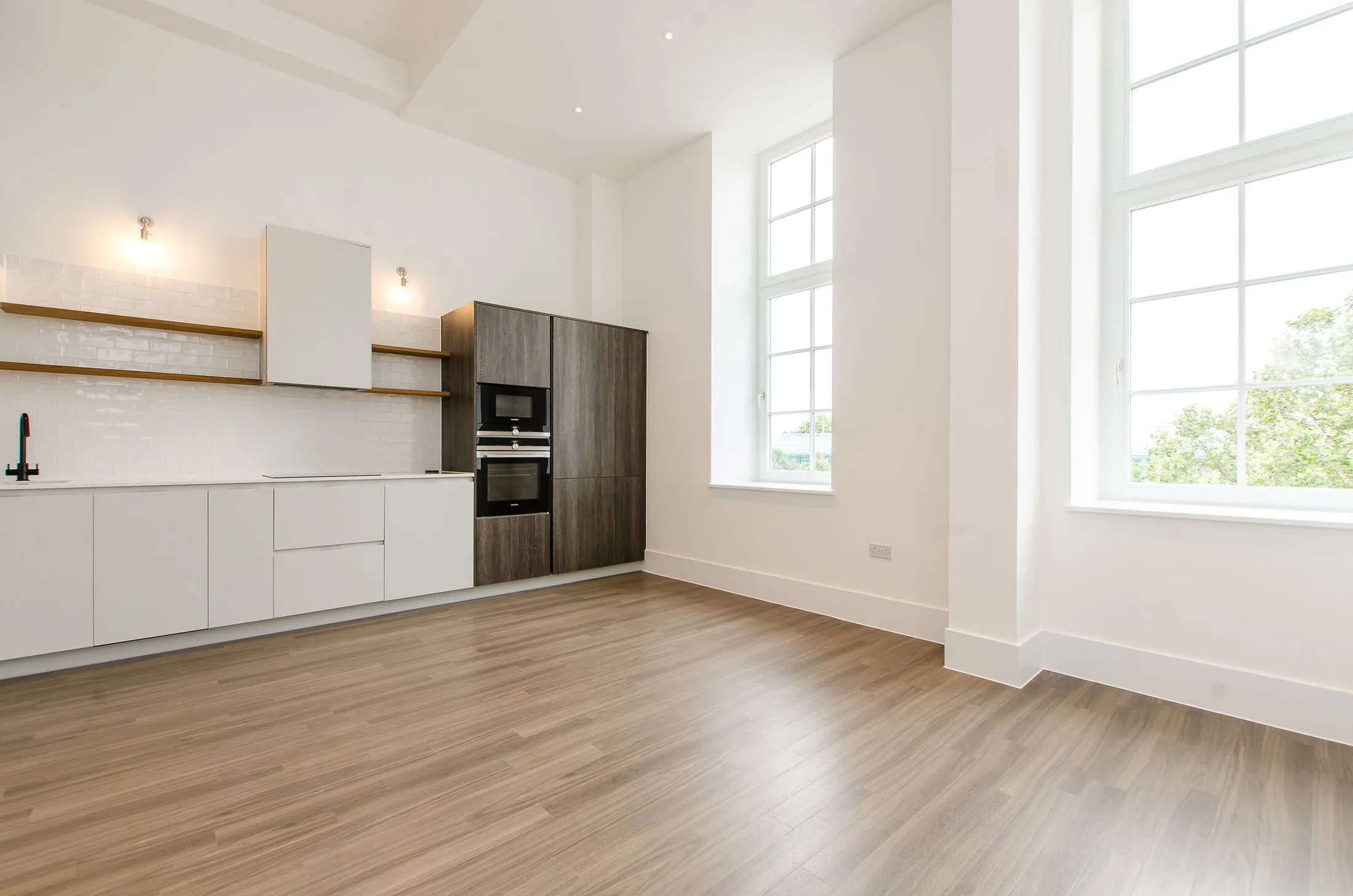Flat Goldsmiths' Row in Greater London