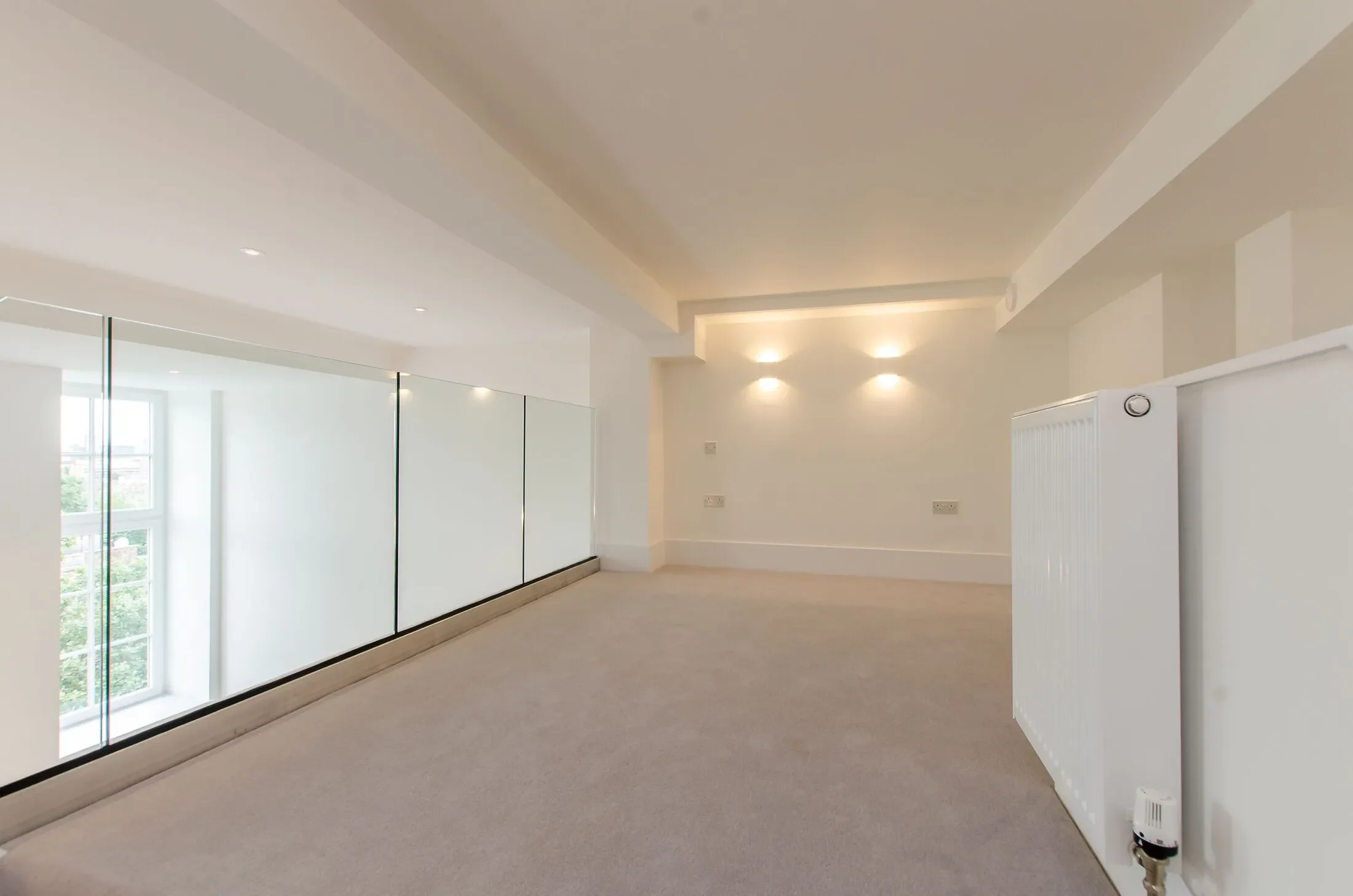 Flat Goldsmiths' Row in Greater London