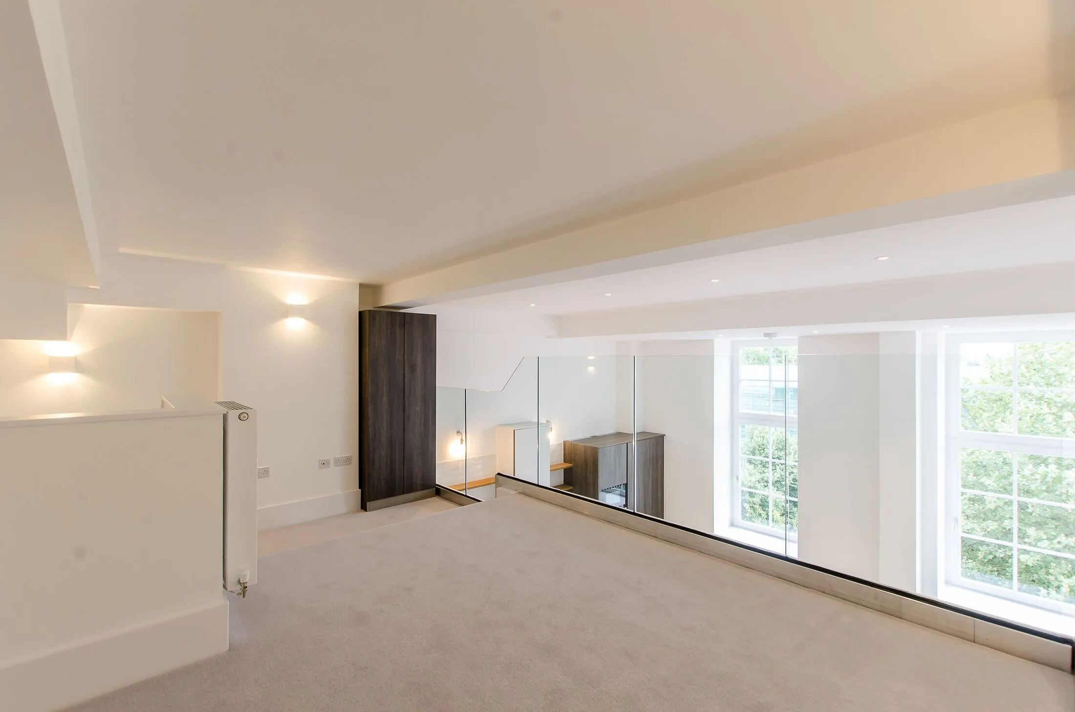 Flat Goldsmiths' Row in Greater London