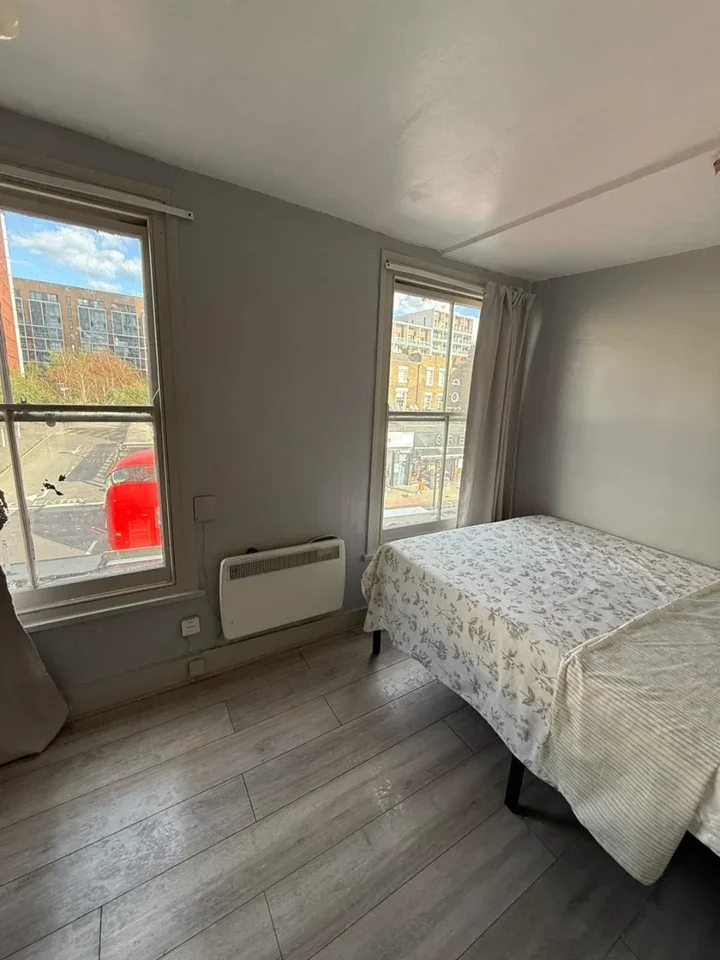 Room Kingsland Road in Greater London