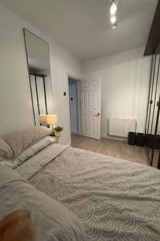 Room Beamish Road in Greater London