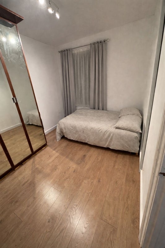 Room Beamish Road in Greater London