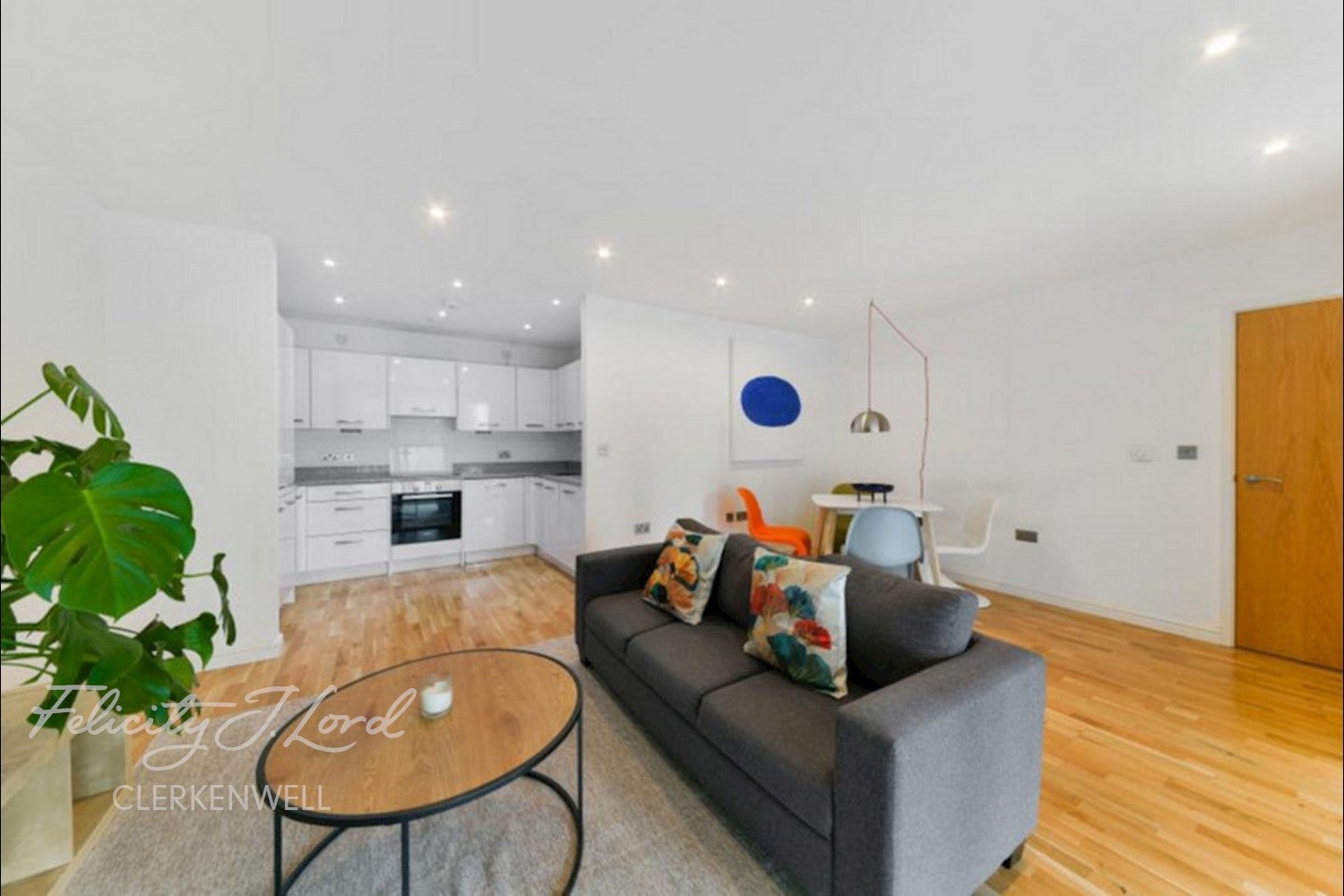 Flat Godfrey Place in Greater London