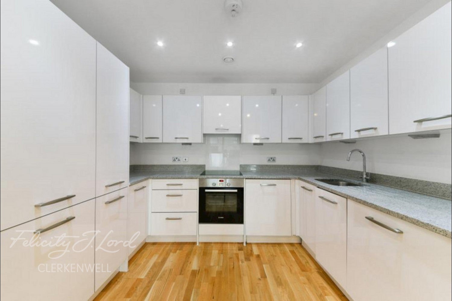 Flat Godfrey Place in Greater London