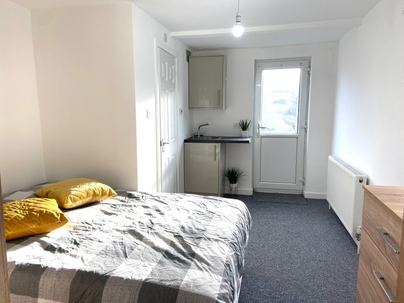 Room Holderness Road in Hull