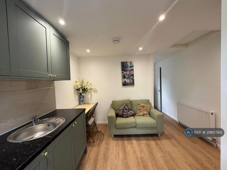 Flat Leahurst Crescent in Birmingham