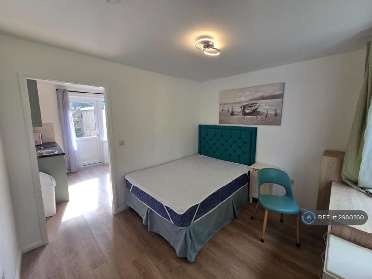 Flat Leahurst Crescent in Birmingham