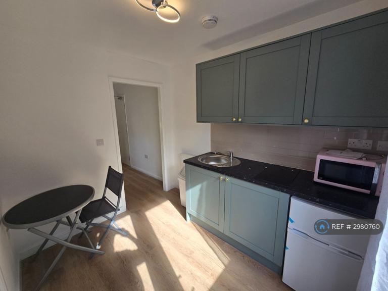 Flat Leahurst Crescent in Birmingham