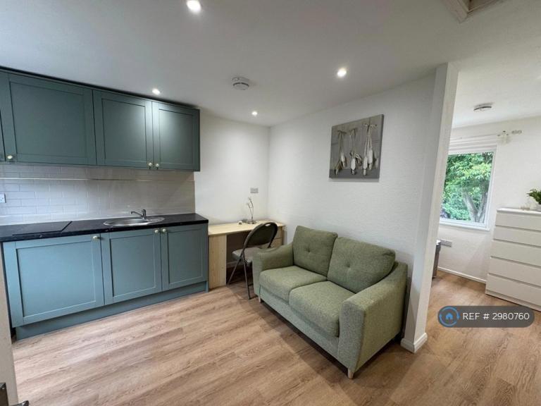 Flat Leahurst Crescent in Birmingham