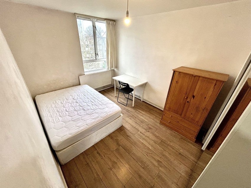 Room Old Church Road in Greater London