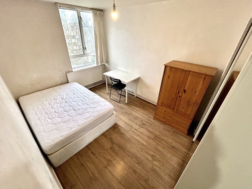 Room Old Church Road in Greater London