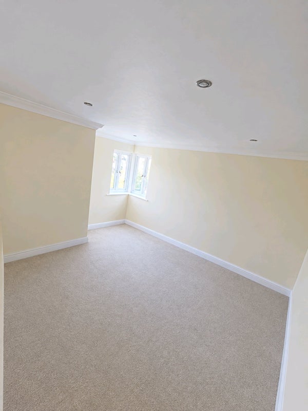 Room Constitution Hill Road in Poole