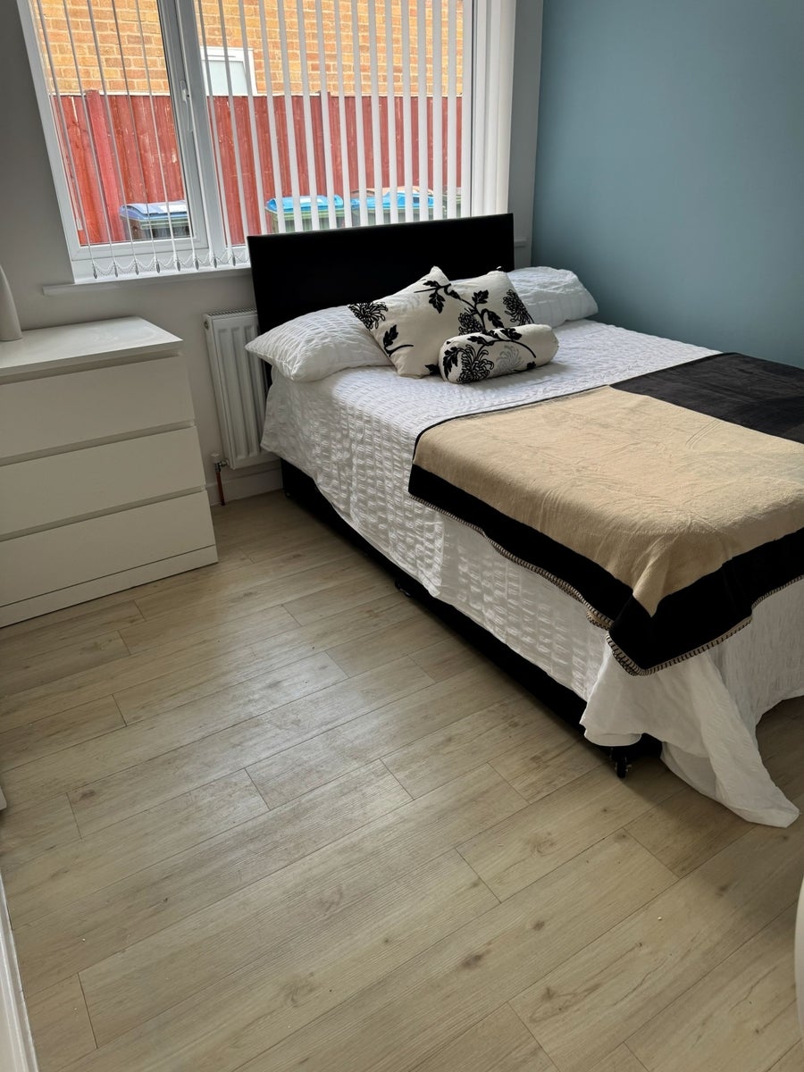Room Aldrin Way in Coventry