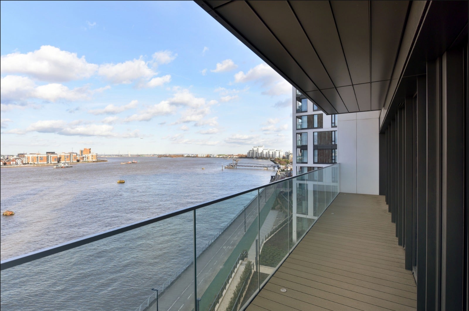 Flat Duke of Wellington Avenue in Greater London
