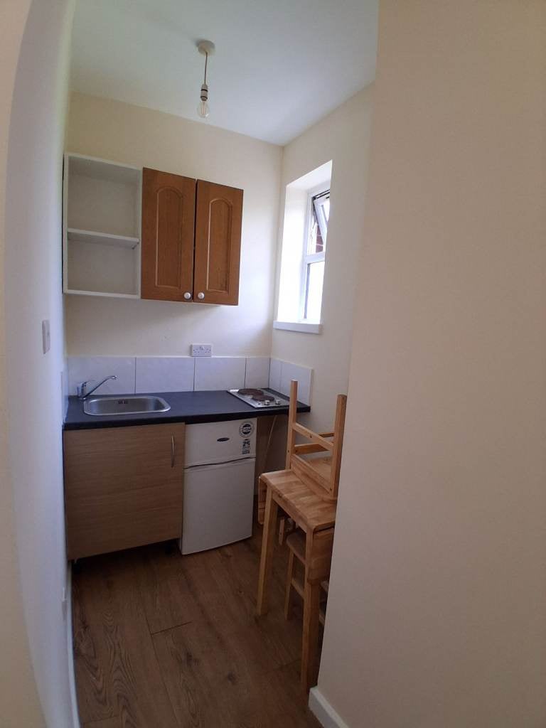 Flat Union Road in Greater London