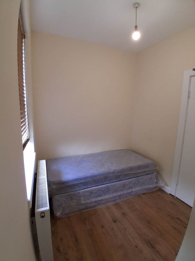 Flat Union Road in Greater London