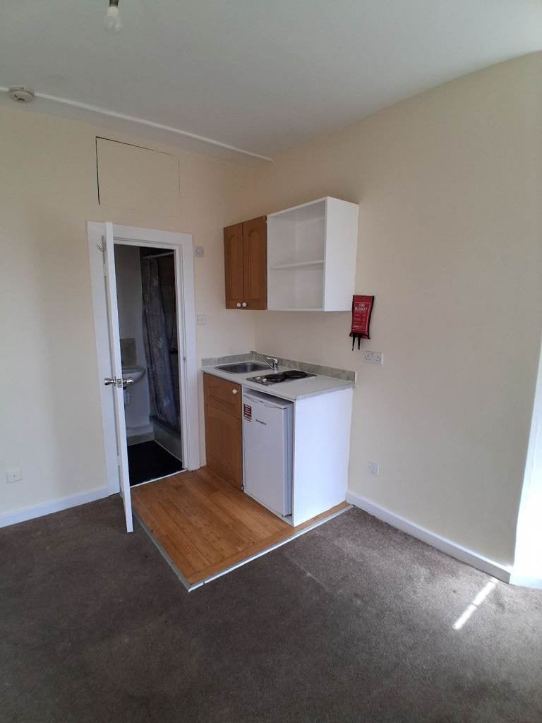 Flat Union Road in Greater London