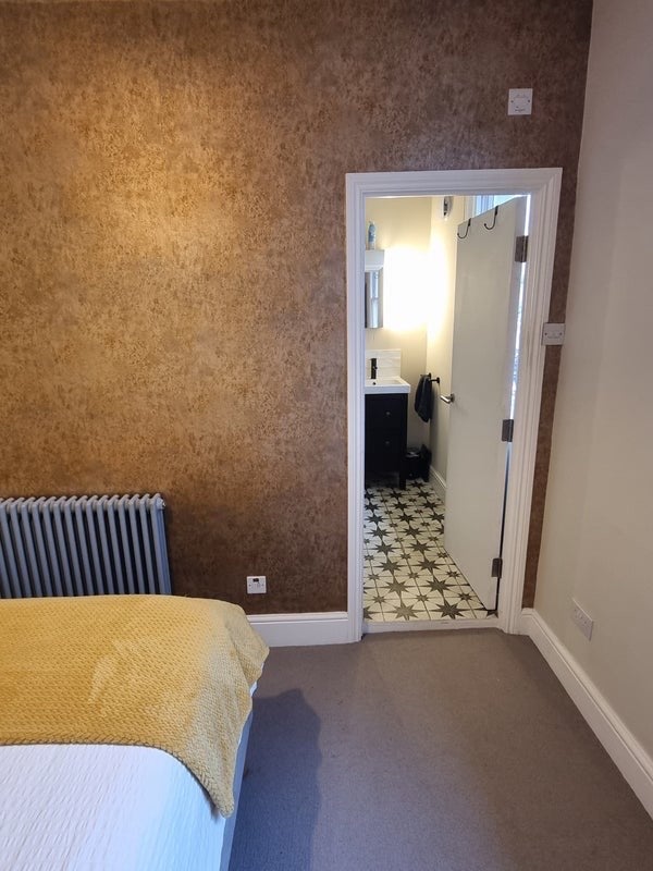 Room Manor Avenue in Greater London