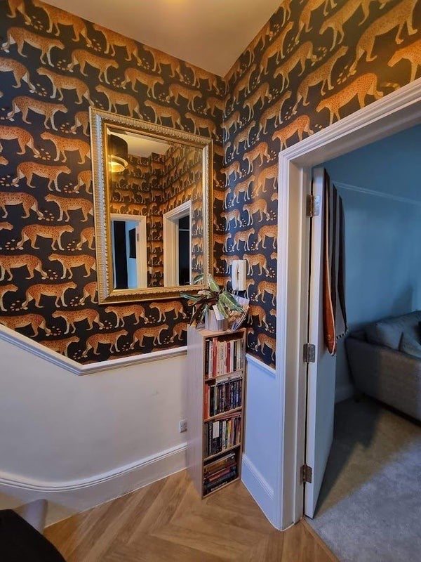 Room Manor Avenue in Greater London