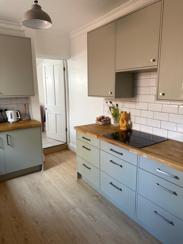 Room Hatherley Road in Bristol