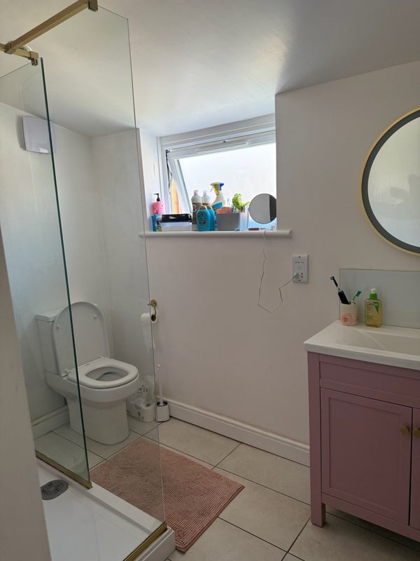 Room Hatherley Road in Bristol