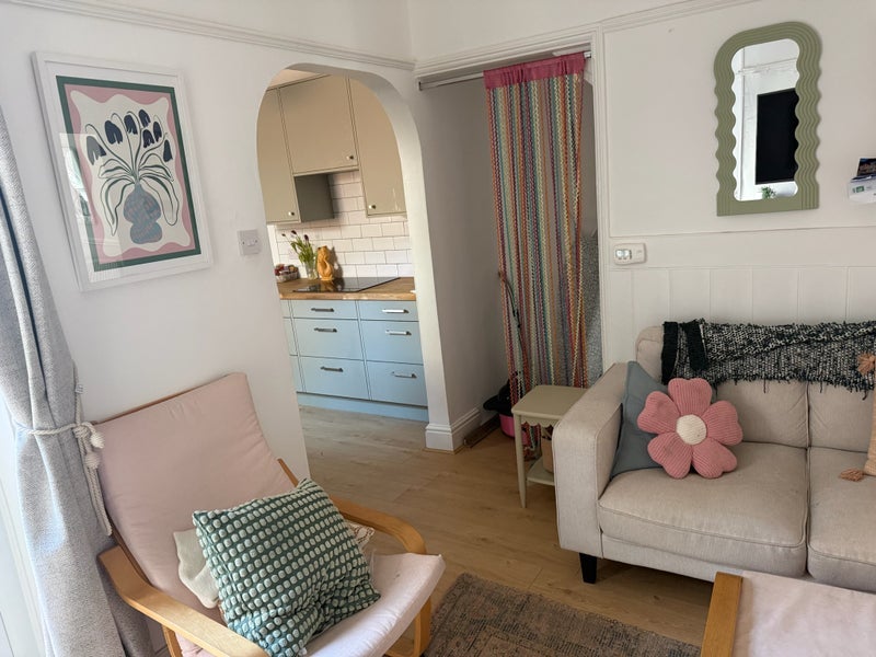 Room Hatherley Road in Bristol