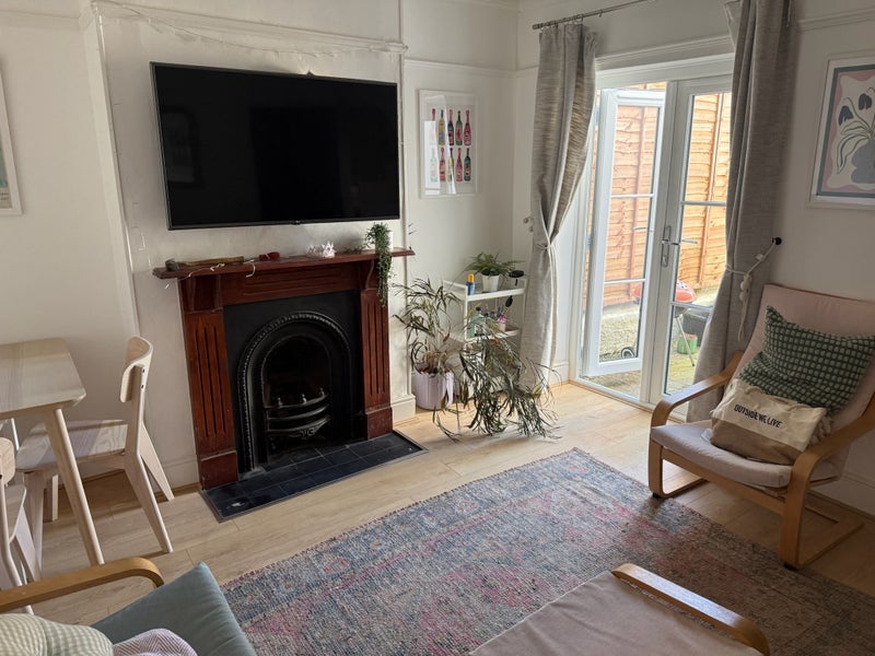 Room Hatherley Road in Bristol