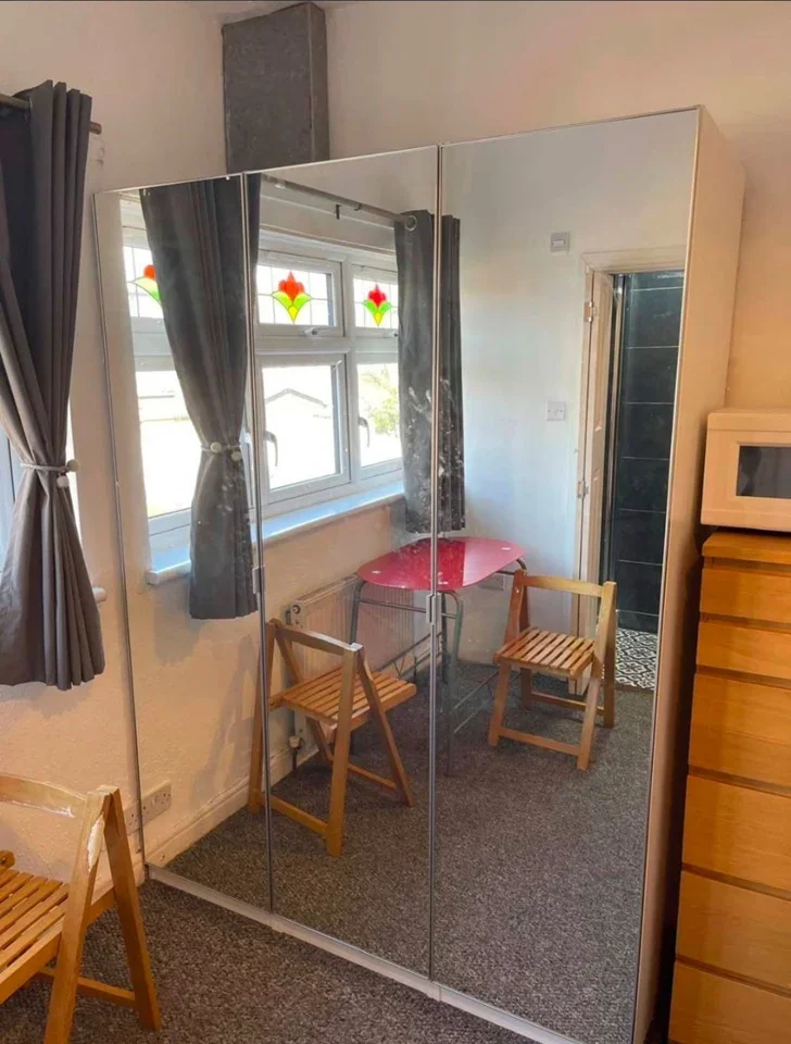 Room Shere Road in Greater London