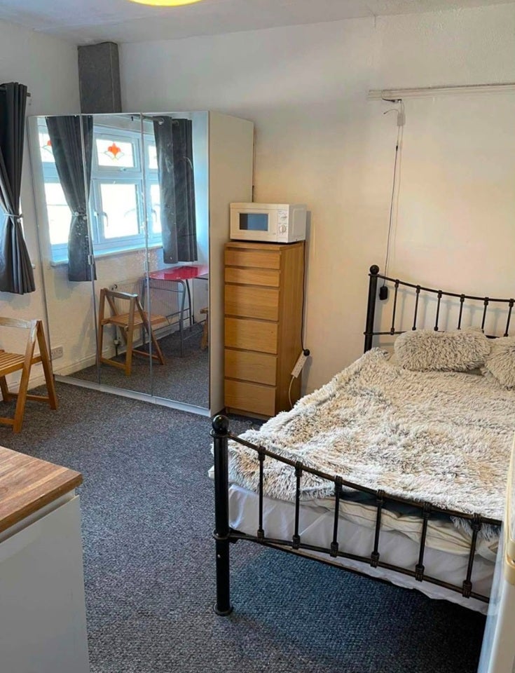 Room Shere Road in Greater London