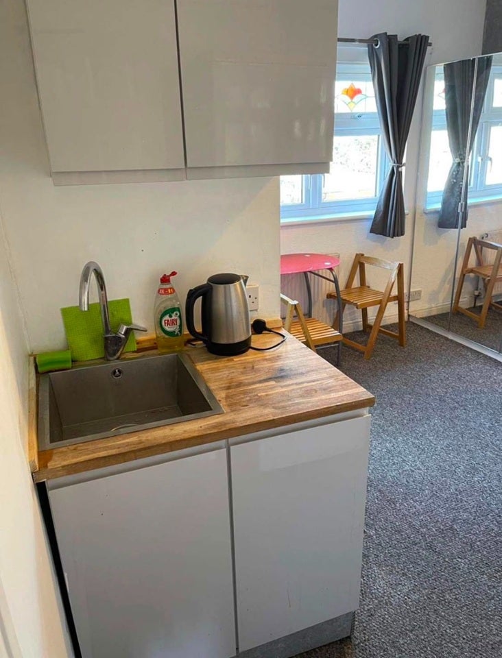 Room Shere Road in Greater London