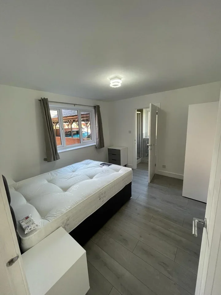 Flat Winnipeg Quay in Salford