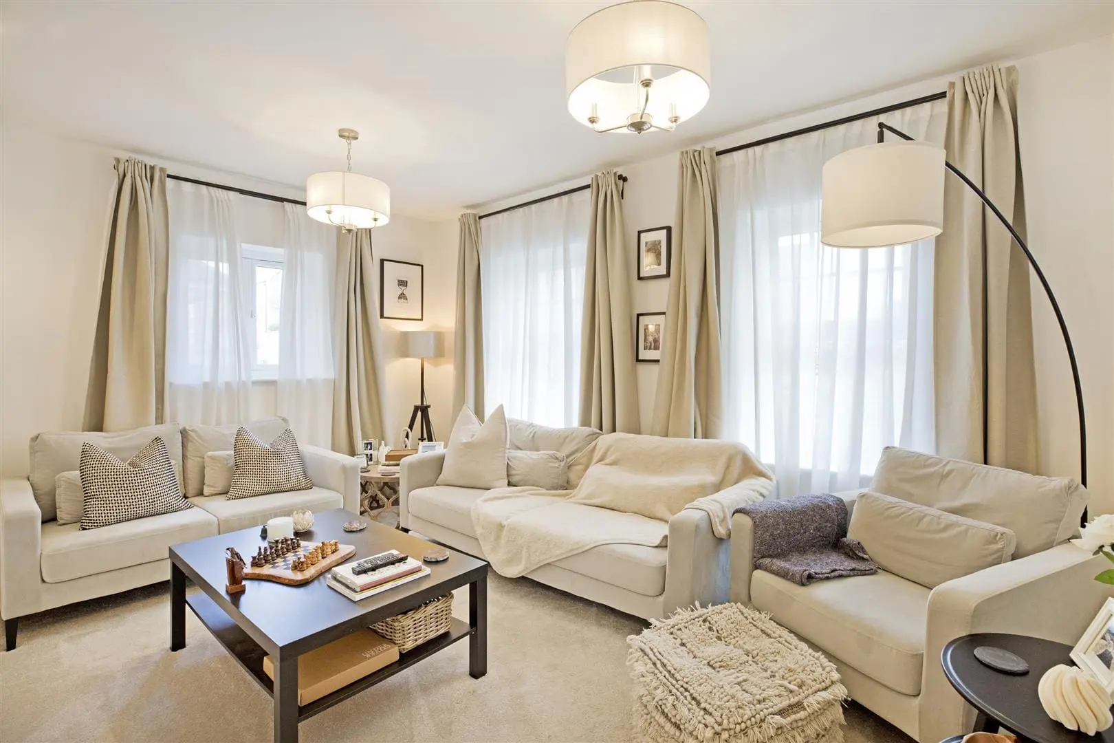 House Throstle Nest Close in Weston