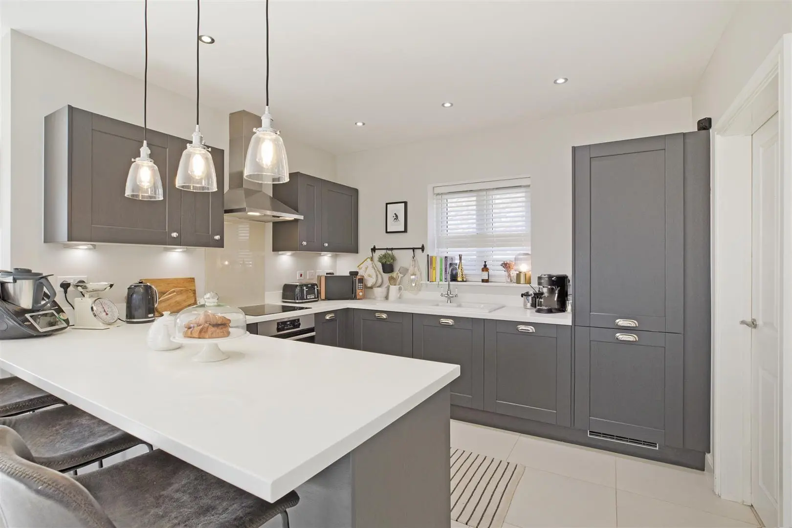 House Throstle Nest Close in Weston
